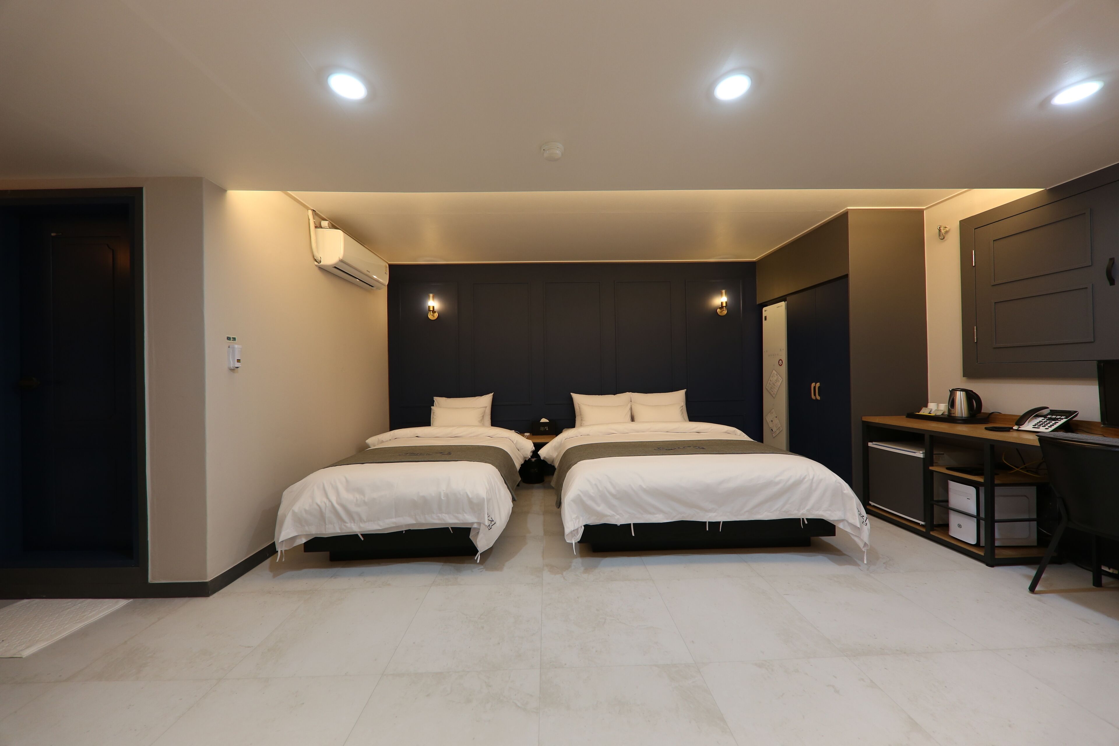 suite (styler steam clothing care system) | 1 bedroom, premium bedding, down duvets, memory-foam beds