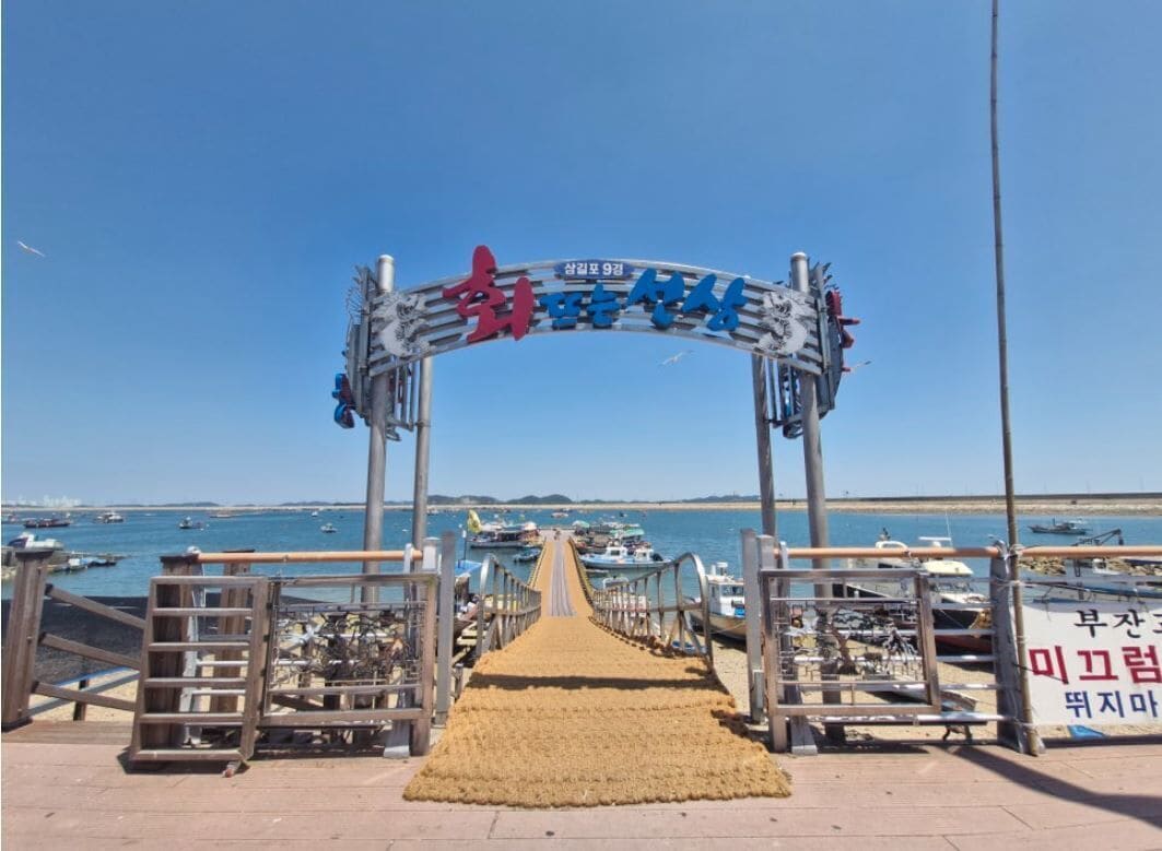 beach nearby, white sand