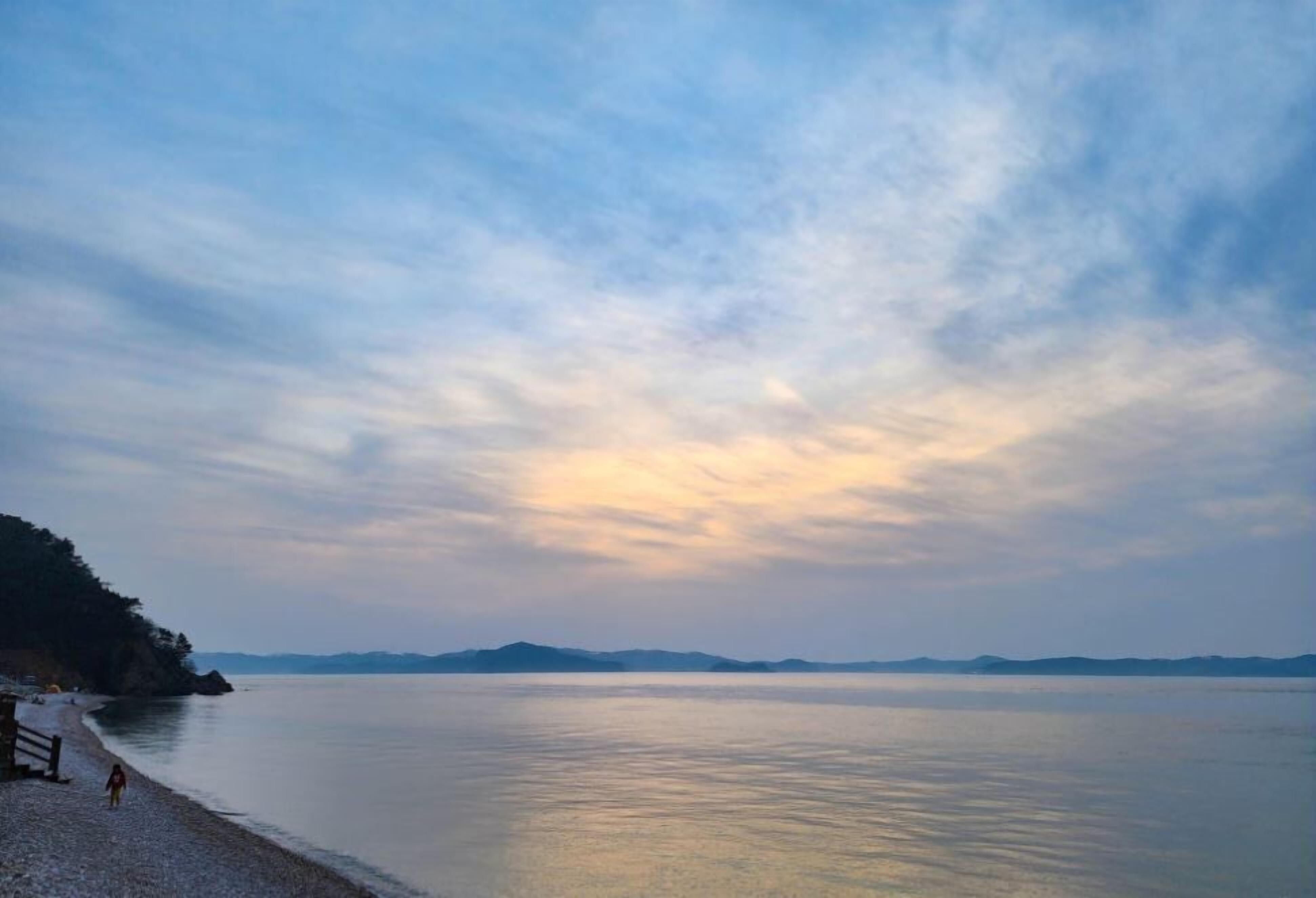 Pantai di sekitar dan pasir putih