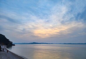 In Strandnähe, weißer Sandstrand