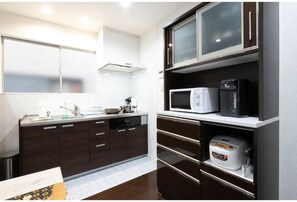 冰箱、微波炉、炉灶、高脚椅