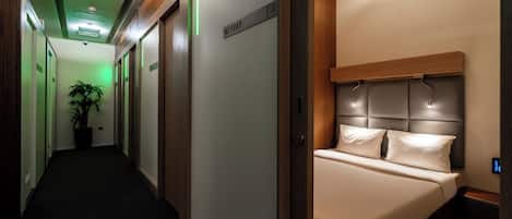 Espaço de trabalho para notebook, roupa de cama