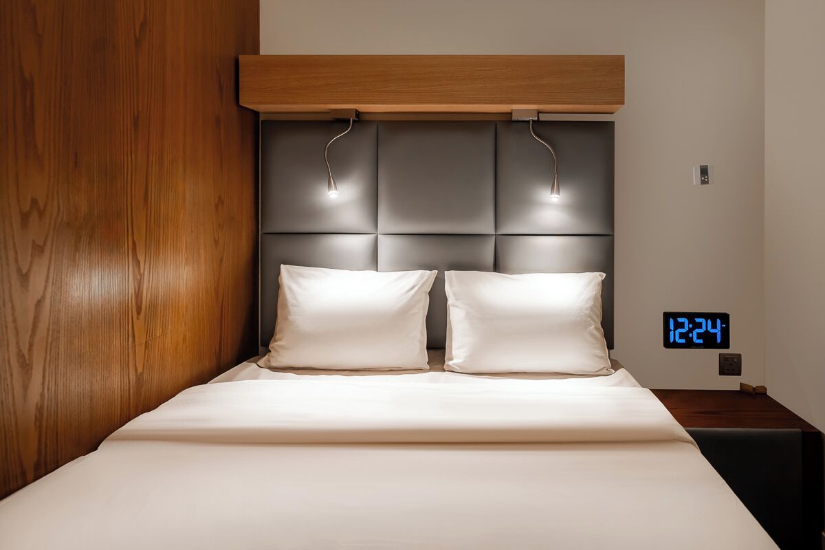 手提電腦工作空間、床單