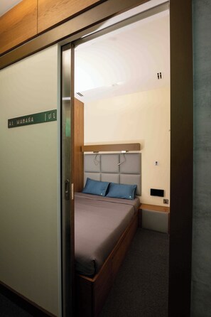 Ruang kerja komputer riba, cadar katil 