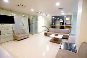 Lobby - HOTEL BLUE PEARL (Bhopal)