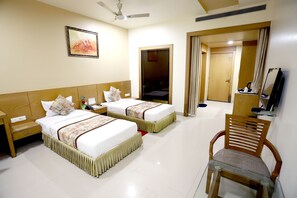 15 bedrooms, Egyptian cotton sheets, premium bedding, down duvets - HOTEL BLUE PEARL (Bhopal)