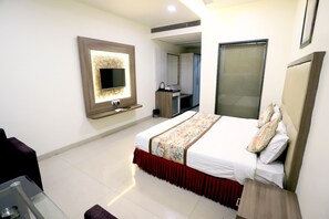 15 bedrooms, Egyptian cotton sheets, premium bedding, down comforters - HOTEL BLUE PEARL (Bhopal)