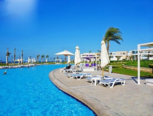 Marseilia Beach 4 - Families Only