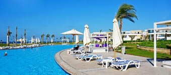 Marseilia Beach 4 - Families Only