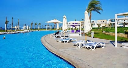 Marseilia Beach 4 - Families Only