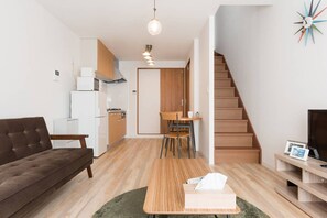 하우스 (Private Vacation Home) | 거실 공간 | 평면 TV