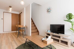 Private Vacation Home | Living area | Flat-screen TV