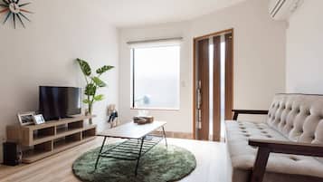 Private Vacation Home | Living area | Flat-screen TV