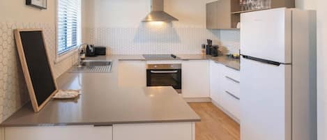 電子レンジ、オーブン、コンロ、食器洗い機