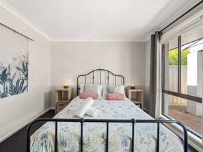 3 bedrooms, iron/ironing board, internet