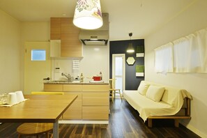 Nhà (Private Vacation Home) | Khu phòng khách | TV màn hình phẳng 32-inch có truyền hình kỹ thuật số, TV