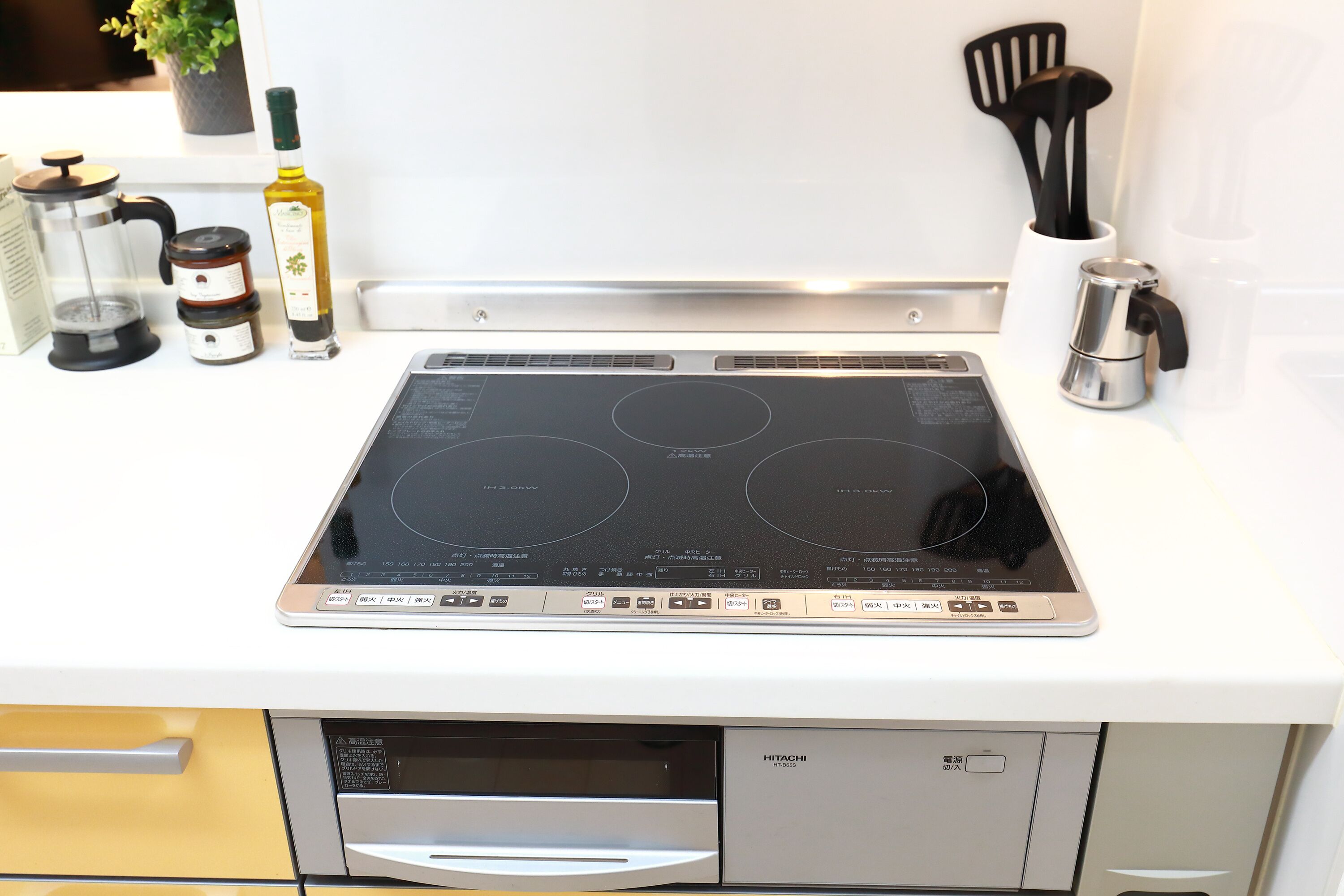 Private Vacation Home | Private kitchenette | Fridge, microwave, stovetop, electric kettle