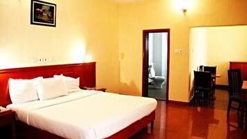 Royal Room | In-room safe, desk, free WiFi, bed sheets