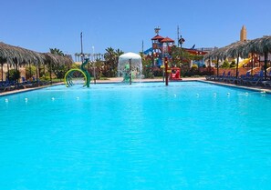 Sæsonbestemt udendørs pool