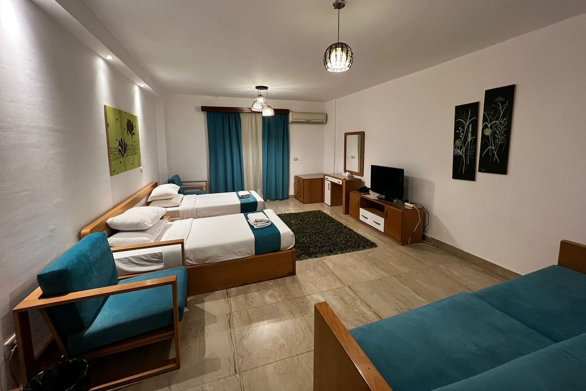 Kamer, 1 twee- of 2 eenpersoonsbedden, uitzicht op zwembad