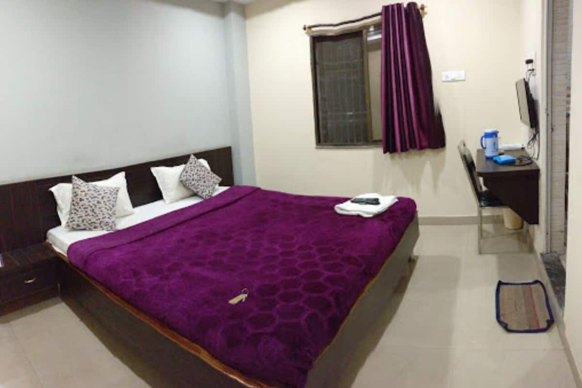 Basic Double Room | Meja, Wi-fi percuma