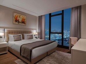 In-room safe, desk, laptop workspace, soundproofing - La Verda Suites and Villas (Istanbul)