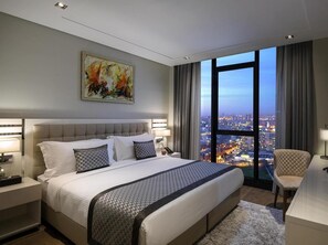 In-room safe, desk, laptop workspace, soundproofing - La Verda Suites and Villas (Istanbul)