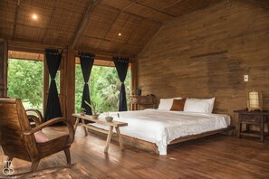 2 bedrooms, individually decorated, individually furnished, desk - Maison Que (Hoa Lu)