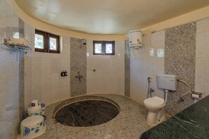 Ducha, cabezal de ducha tipo lluvia, toallas