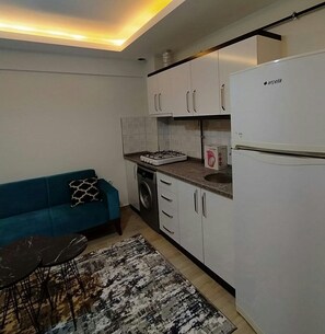 Departamento, 1 habitación | Cocineta privada | Frigobar y utensilios de cocina