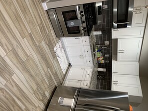 Comfort Studio Suite | Private kitchen - Windsor Apartment (Phoenix)
