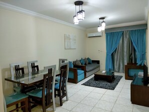 Chalet | Área de sala de estar | Televisión LED de 40 pulgadas con canales vía satélite y televisión 