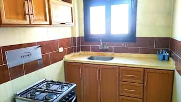 Two Bedroom Chalet | Cuisine privée | Tables à manger