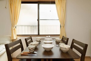 Private Vacation Home | In-room dining