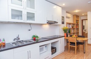 City Apartment | Private kitchen | Fridge, microwave, stovetop, electric kettle