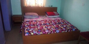 Quarto casal | 1 quarto, cofres nos quartos, Wi-Fi de cortesia, roupa de cama