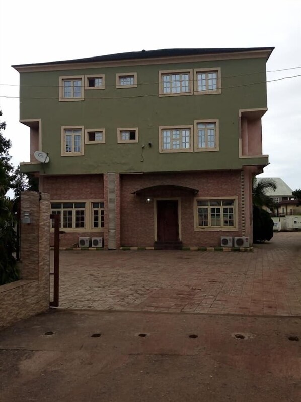 Fachada da propriedade