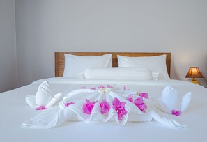 Deluxe Double Room | Premium bedding, minibar, in-room safe, soundproofing - Calao Kep Residence Hotel (Kep)