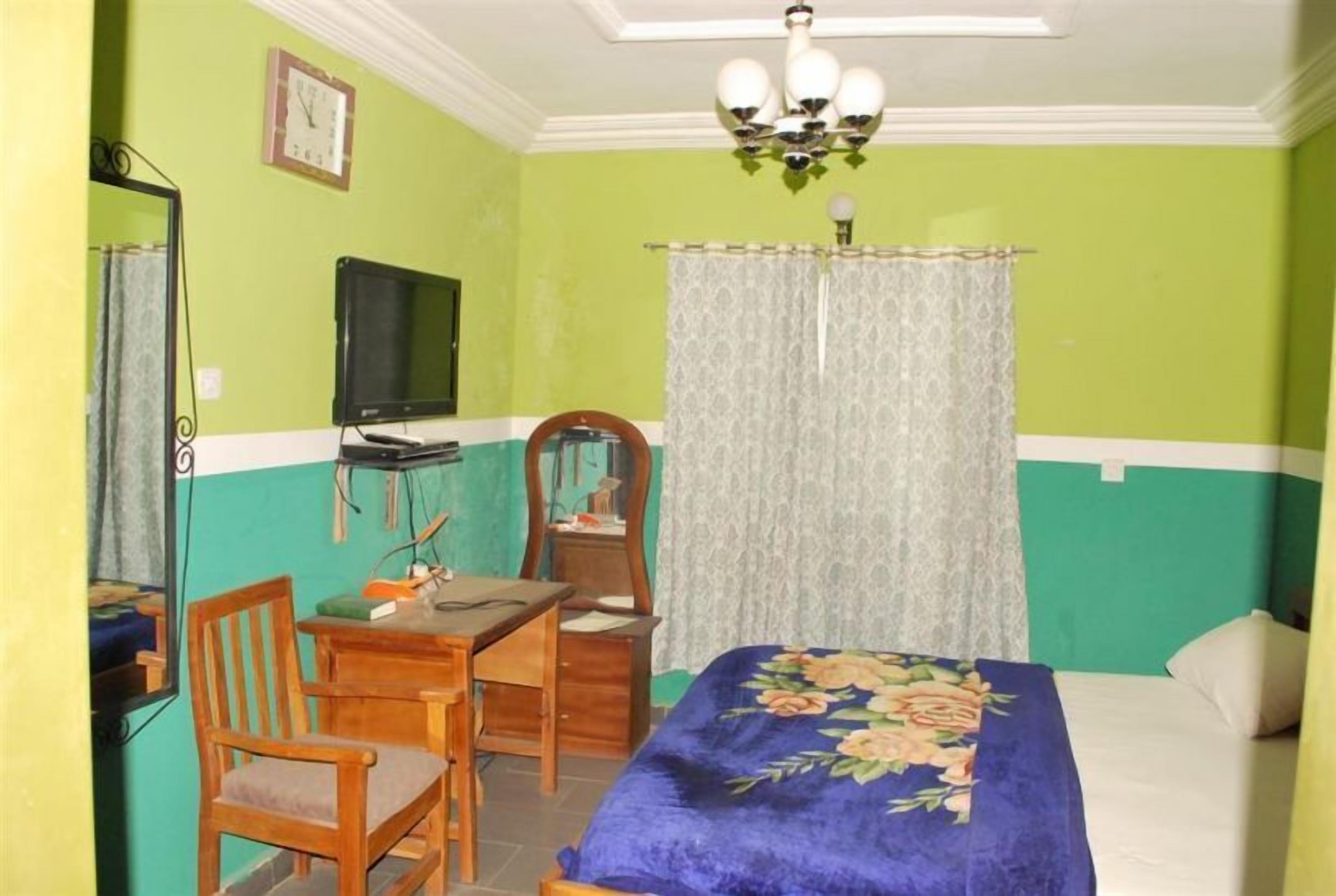 Chambre Standard | Coffres-forts dans les chambres, bureau, Wi-Fi gratuit, draps fournis