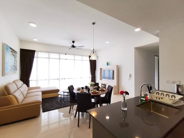 Unclassified image, 1 of 38, button