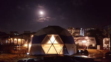 ๊ณ ๊ธ ์นจ๊ตฌ, ๋
ธํธ๋ถ ์์
๊ณต๊ฐ, ๋ฌด๋ฃ WiFi