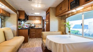 Quarto duplo família, 2 quartos, para não fumantes (Caravan Spika) | Roupas de cama premium, espaço de trabalho para notebook