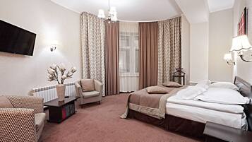 1 bedroom, hypo-allergenic bedding, in-room safe, laptop workspace