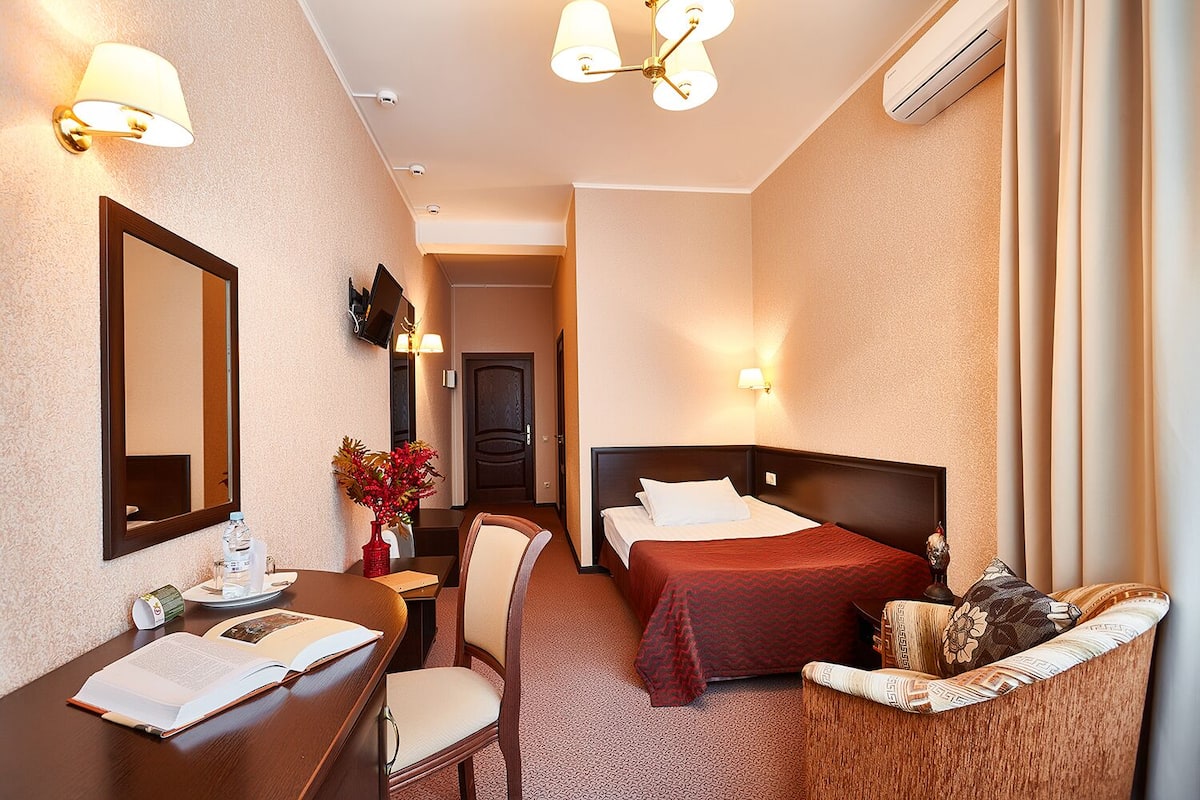 1 bedroom, hypo-allergenic bedding, in-room safe, laptop workspace