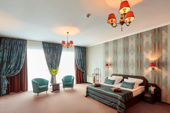 Suite | Ropa de cama hipoalergénica y caja de seguridad en la habitación