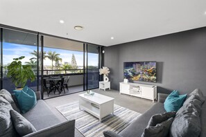 TV - Circle on Cavill – 3 Bedroom City View — Q Stay (Surfers Paradise)