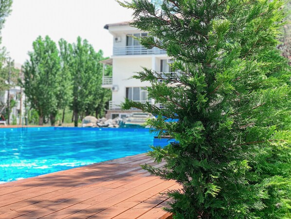 Seasonal outdoor pool