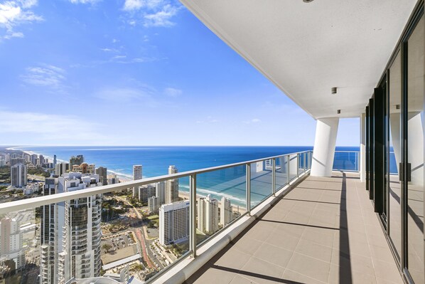 Property grounds - Circle on Cavill – 3 Bedroom Sub Penthouse (Surfers Paradise)