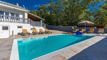 Seasonal outdoor pool