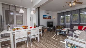 Casa, 4 camere da letto | Area soggiorno | TV a schermo piatto